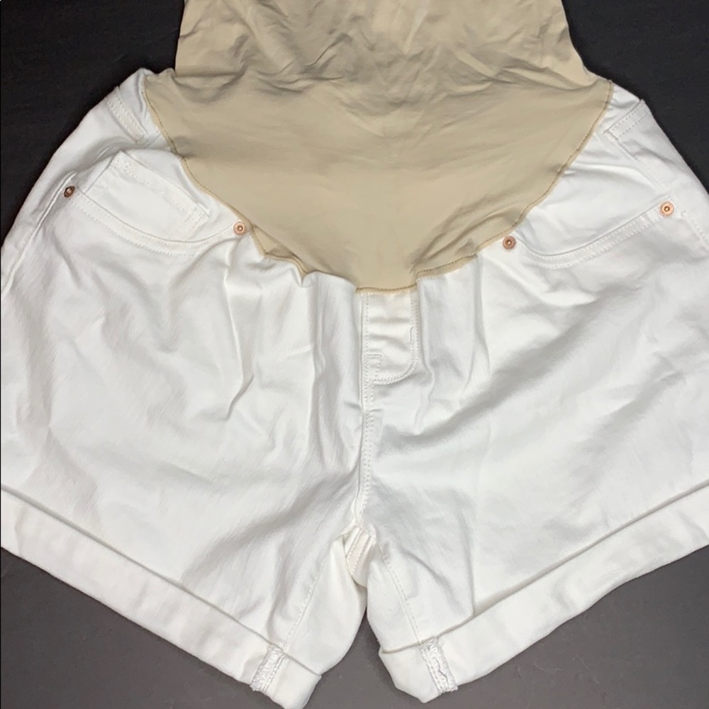 Stretchy white maternity shorts